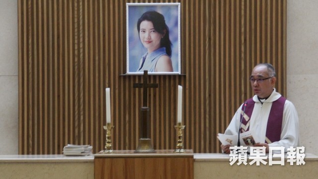 Lễ hoả táng của Lam Khiết Anh: Chị gái trùm kín mặt xuất hiện tiều tụy, người thân khóc nức nở