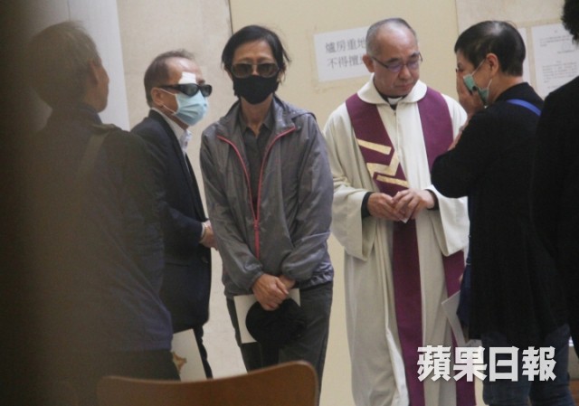 Lễ hoả táng của Lam Khiết Anh: Chị gái trùm kín mặt xuất hiện tiều tụy, người thân khóc nức nở