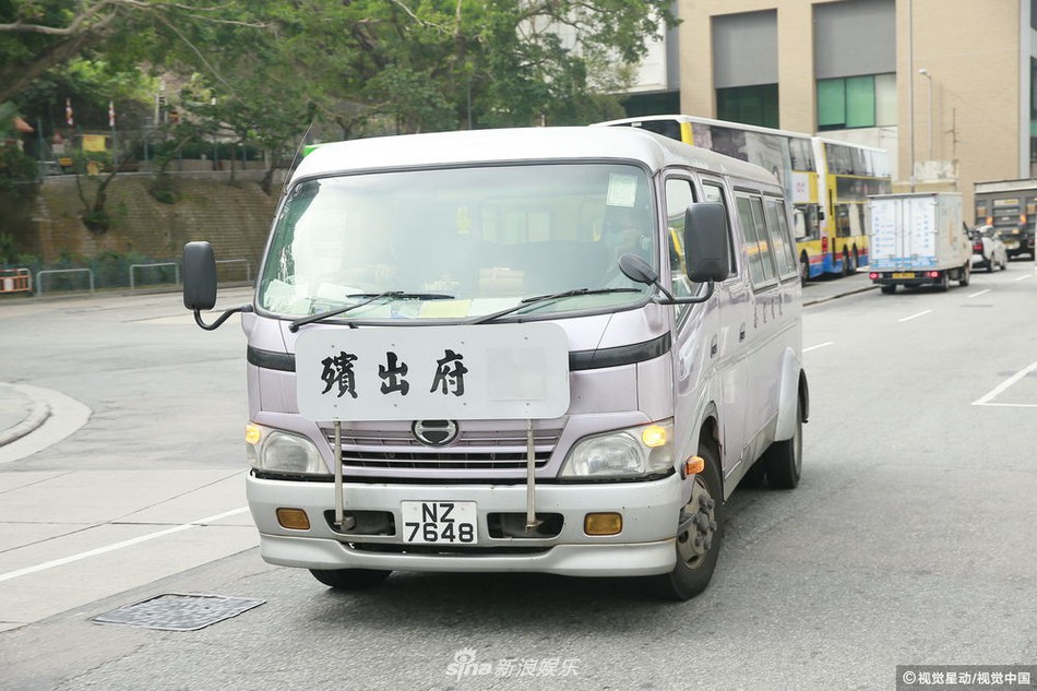 Lễ hoả táng của Lam Khiết Anh: Chị gái trùm kín mặt xuất hiện tiều tụy, người thân khóc nức nở