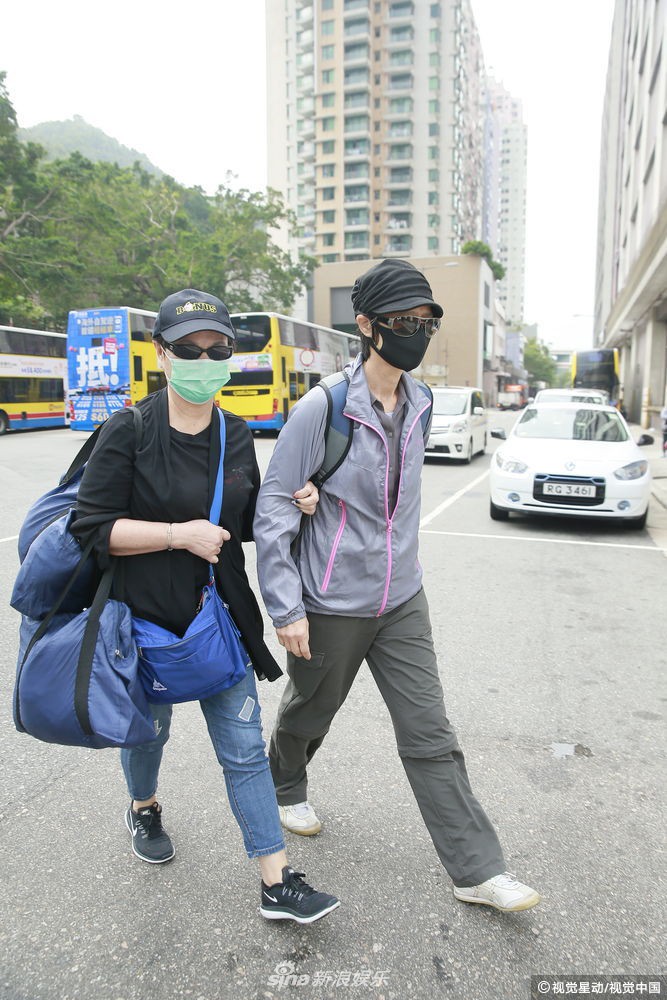 Lễ hoả táng của Lam Khiết Anh: Chị gái trùm kín mặt xuất hiện tiều tụy, người thân khóc nức nở