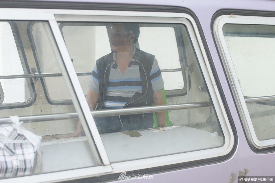 Lễ hoả táng của Lam Khiết Anh: Chị gái trùm kín mặt xuất hiện tiều tụy, người thân khóc nức nở Lễ hoả táng của Lam Khiết Anh: Chị gái trùm kín mặt xuất hiện tiều tụy, người thân khóc nức nở