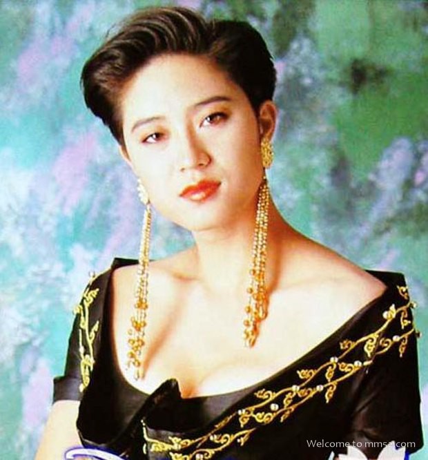 Cuộc sống cô đơn gối chiếc của Hoa hậu Hong Kong sau khi bị 3 người bạn trai bỏ rơi Cuộc sống cô đơn gối chiếc của Hoa hậu Hong Kong sau khi bị 3 người bạn trai bỏ rơi