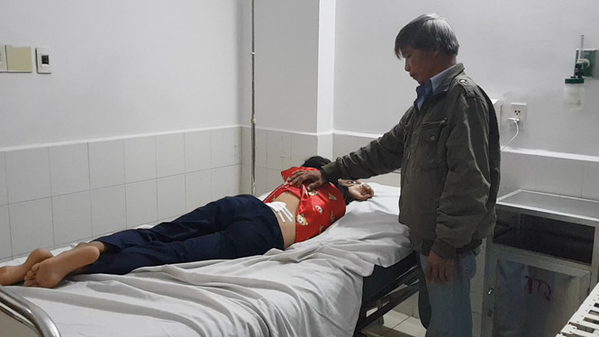 Người vi phạm giao thông nói CSGT bắn, công an nói súng bị cướp cò