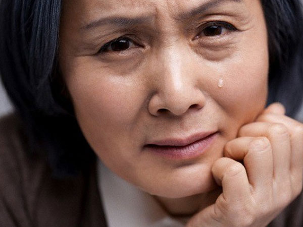 Cầm đùi gà con rể mua cho, chưa kịp ăn con gái tôi đã giật lại rồi hét lên, nghe mà thật đau đớn tủi hờn