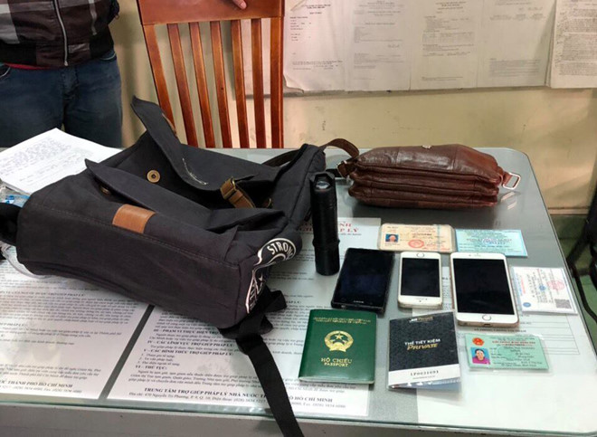 Hai tên cướp xịt hơi cay vào cảnh sát khi bị truy đuổi