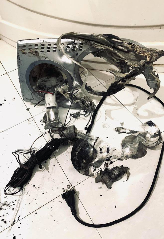 Đèn sưởi nhà tắm phát nổ như pháo hoa và lời cảnh báo cho các gia đình có trẻ nhỏ