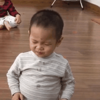 Lũ trẻ mắt mũi nhắm tịt ngồi thiền rất say sưa, dân mạng lại cười bò khi soi biểu cảm từng bé