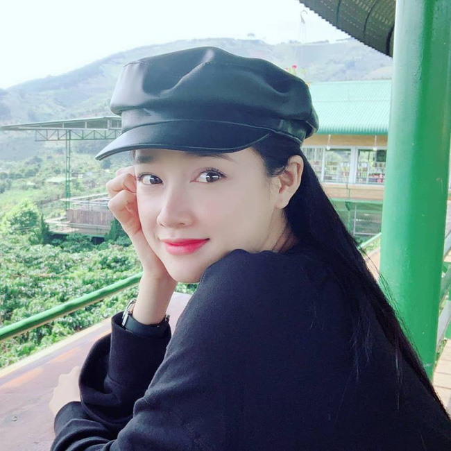 Nhìn khuôn mặt đậm chất bà bầu này, Nhã Phương khó có thể phủ nhận việc đang mang thai nữa