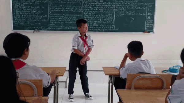 Cậu học sinh bị cô giáo phạt nhảy mà cứ ngỡ như đang thi văn nghệ khiến dân mạng trầm trồ