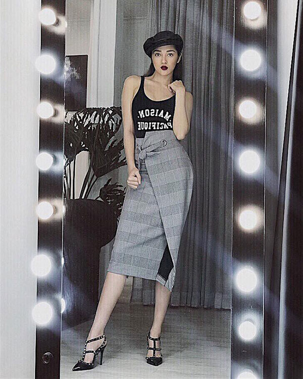 Đỉnh cao mặc khéo như Bảo Anh: một chiếc áo mặc cả chục kiểu mà kiểu nào cũng hút mắt