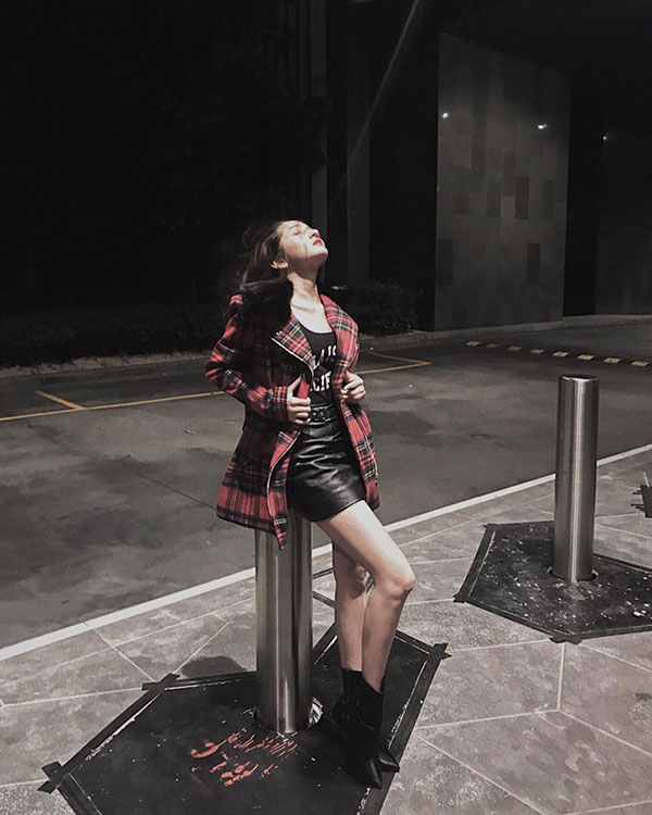 Đỉnh cao mặc khéo như Bảo Anh: một chiếc áo mặc cả chục kiểu mà kiểu nào cũng hút mắt