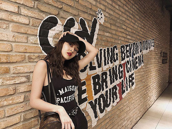 Đỉnh cao mặc khéo như Bảo Anh: một chiếc áo mặc cả chục kiểu mà kiểu nào cũng hút mắt