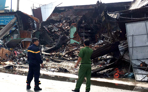 Cháy nhiều cửa hàng ở Bình Dương, một người tử vong