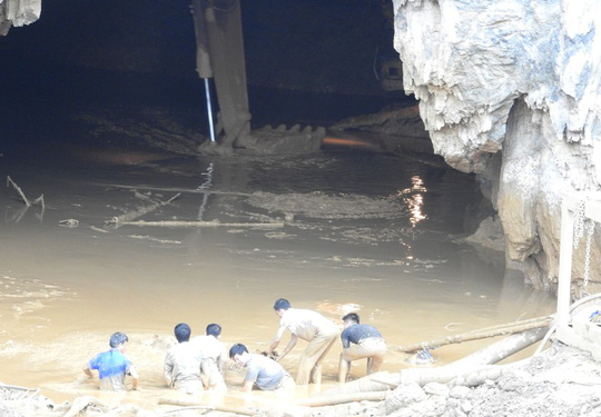 Tìm thấy phu vàng cuối cùng mắc kẹt trên thùng xe tải