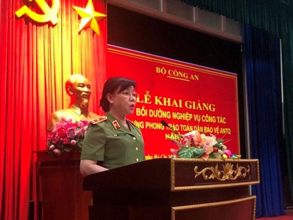 Người phụ nữ đầu tiên được thăng cấp hàm Trung tướng Công an là ai?