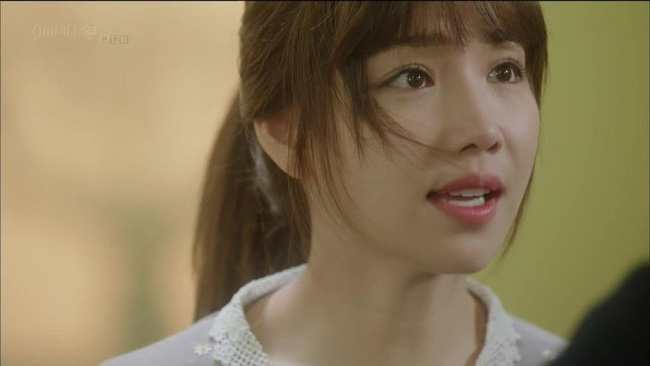 Ngày con đầy tháng vợ ôm bé bên mâm cơm rau, chồng hí hửng đưa bồ đi nhà hàng, còn đăng ảnh khoe Facebook