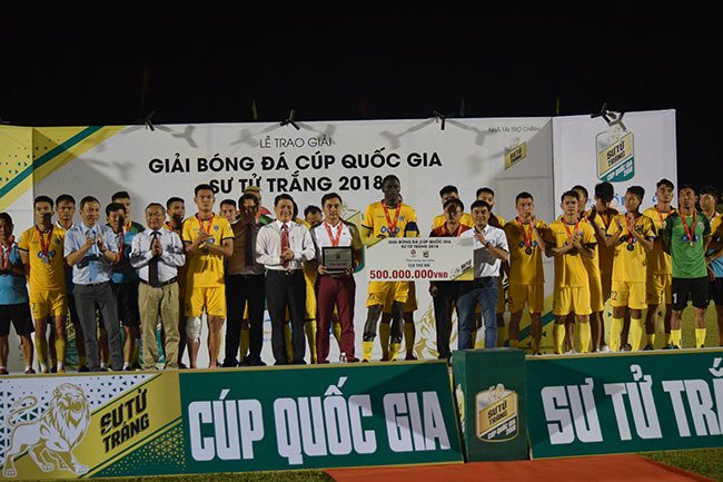 Bầu Quyết khẳng định dừng chơi bóng đá