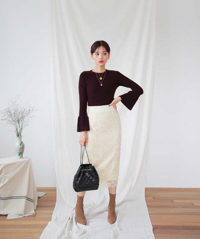 Đừng ngại diện áo thun dáng ôm bởi vẻ ngoài của các nàng trông sẽ trẻ trung, quyến rũ hơn hẳn đấy!