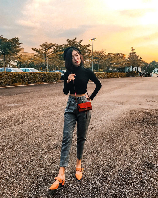 Đừng ngại diện áo thun dáng ôm bởi vẻ ngoài của các nàng trông sẽ trẻ trung, quyến rũ hơn hẳn đấy!