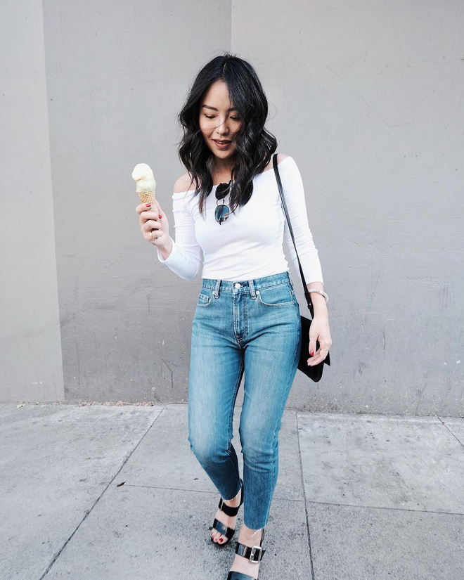 Đừng ngại diện áo thun dáng ôm bởi vẻ ngoài của các nàng trông sẽ trẻ trung, quyến rũ hơn hẳn đấy!