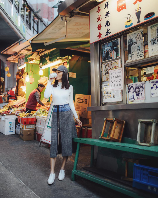 Đừng ngại diện áo thun dáng ôm bởi vẻ ngoài của các nàng trông sẽ trẻ trung, quyến rũ hơn hẳn đấy!