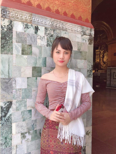 Đi cổ vũ đội AFF Cup 2018, nữ CĐV Myanmar bỗng nổi như cồn trên MXH