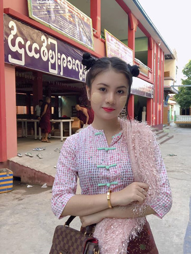 Đi cổ vũ đội AFF Cup 2018, nữ CĐV Myanmar bỗng nổi như cồn trên MXH