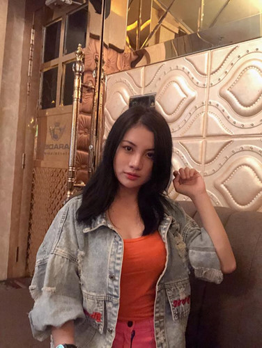 Đi cổ vũ đội AFF Cup 2018, nữ CĐV Myanmar bỗng nổi như cồn trên MXH