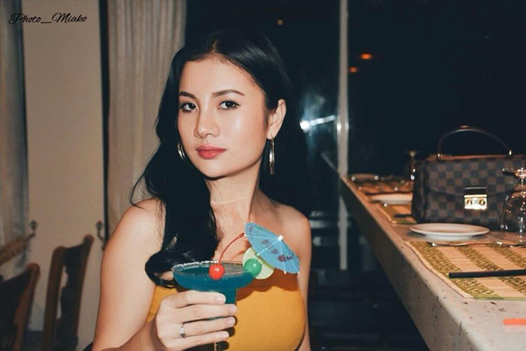 Đi cổ vũ đội AFF Cup 2018, nữ CĐV Myanmar bỗng nổi như cồn trên MXH