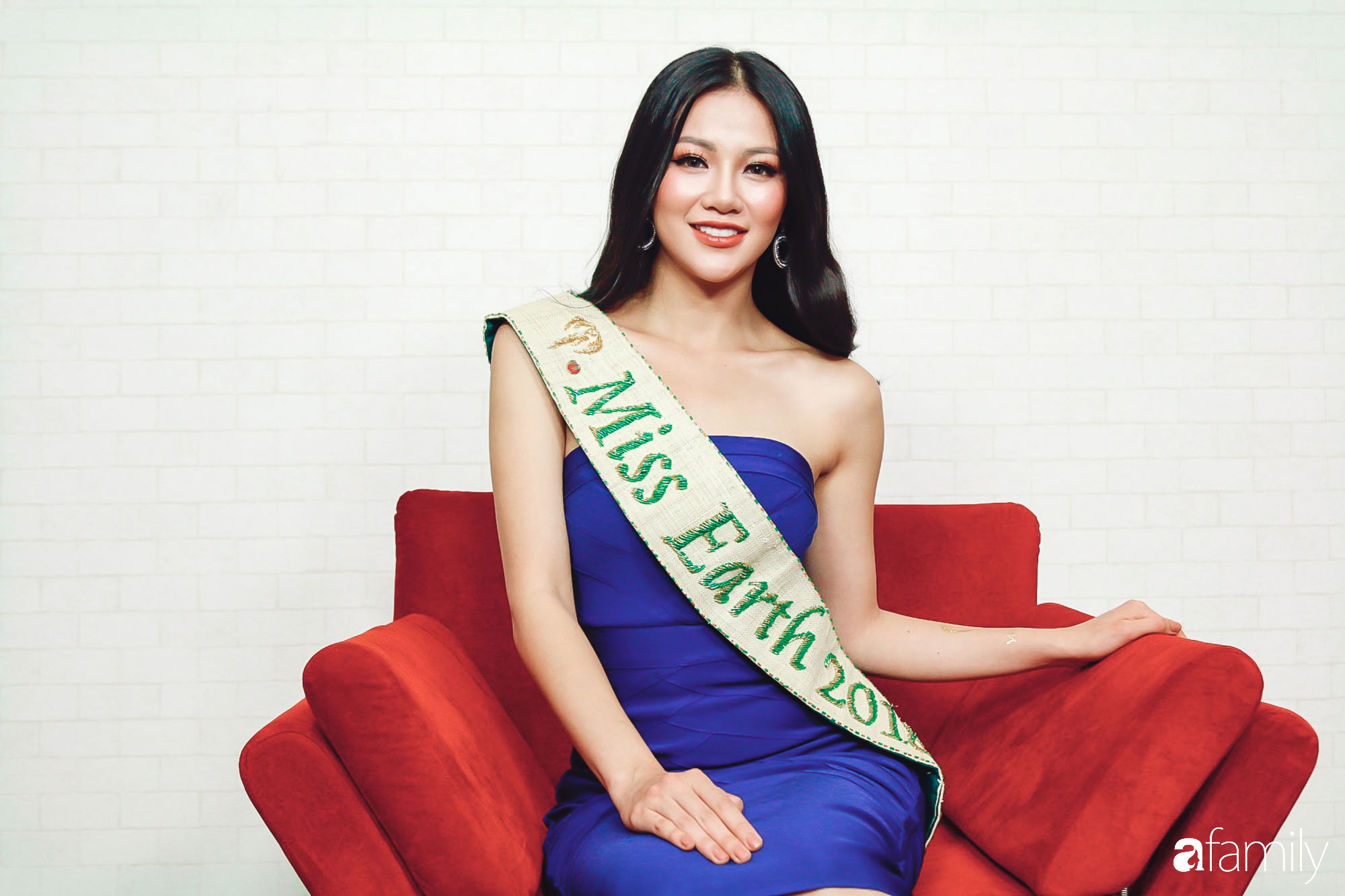 Phương Khánh đáp trả biệt danh em gái kết nghĩa của Ngọc Trinh: Bây giờ tôi là Hoa hậu Trái đất!