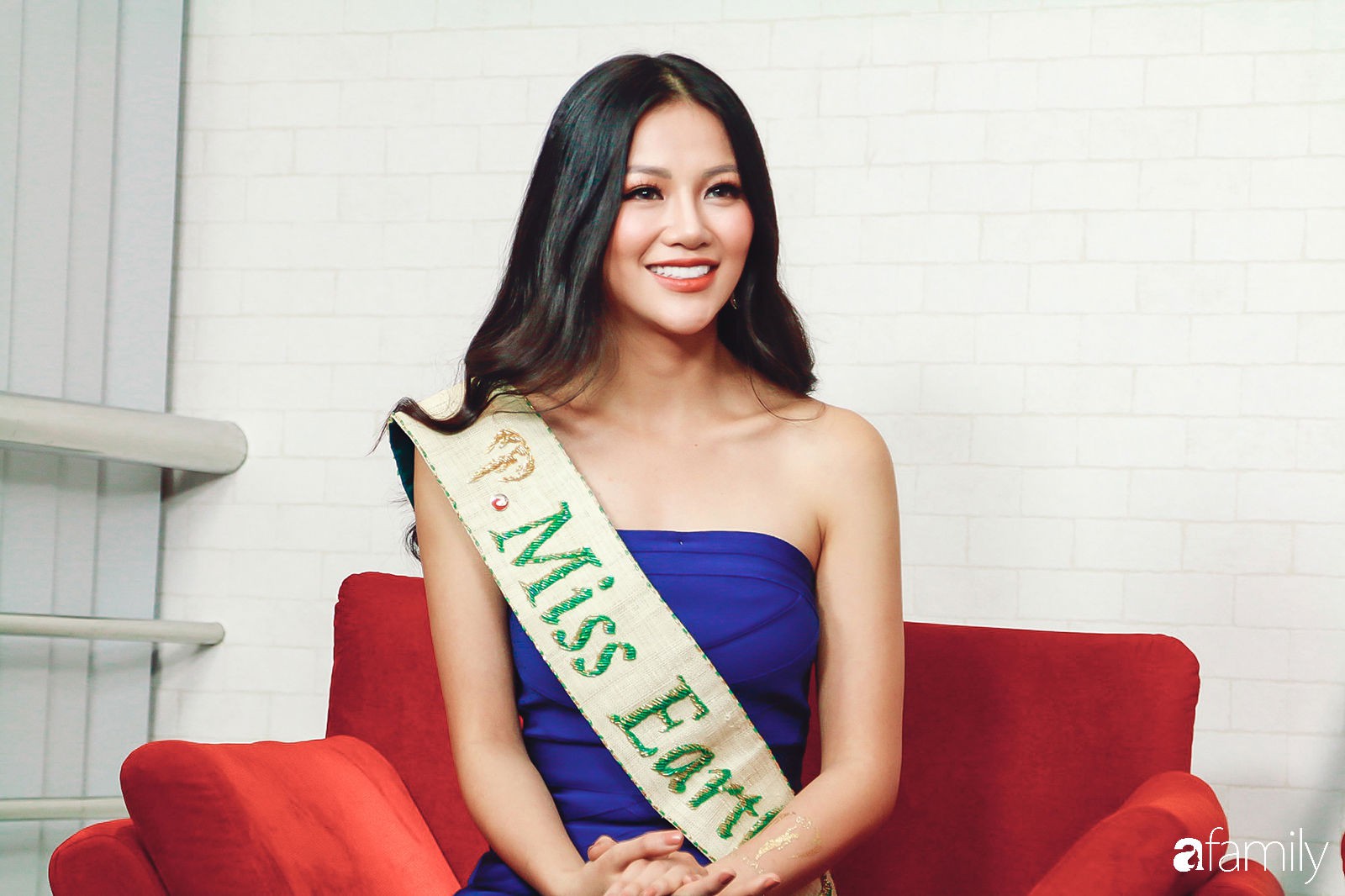 Phương Khánh đáp trả biệt danh em gái kết nghĩa của Ngọc Trinh: Bây giờ tôi là Hoa hậu Trái đất!