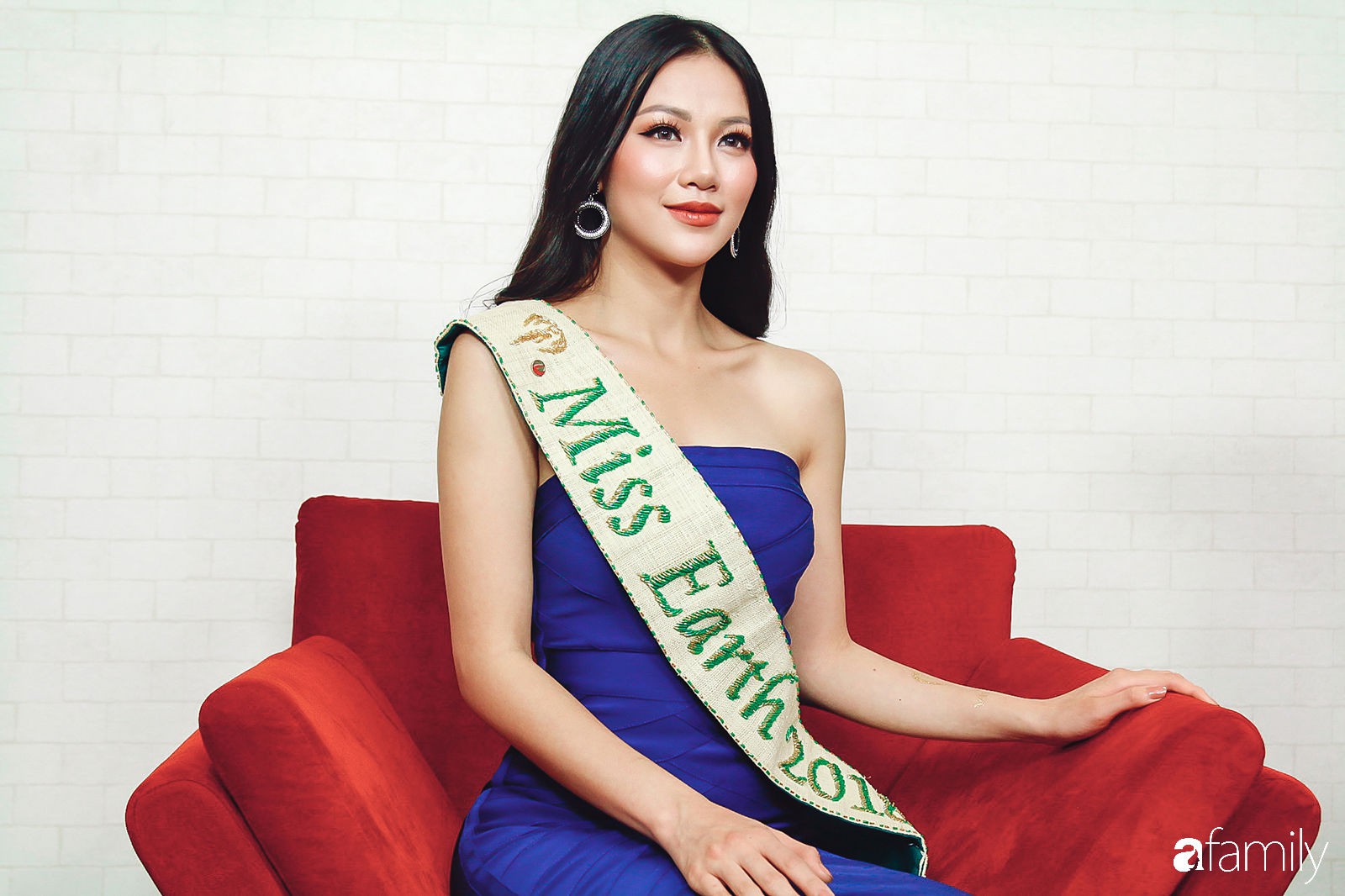 Phương Khánh đáp trả biệt danh em gái kết nghĩa của Ngọc Trinh: Bây giờ tôi là Hoa hậu Trái đất!