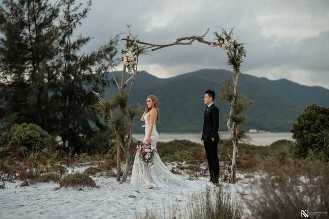 Lại thêm một bộ ảnh cưới khá sốc, cô dâu có thân hình bốc lửa táo bạo khoe vòng 3 nóng bỏng