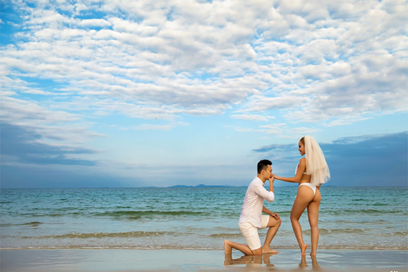 Lại thêm một bộ ảnh cưới khá sốc, cô dâu có thân hình bốc lửa táo bạo khoe vòng 3 nóng bỏng