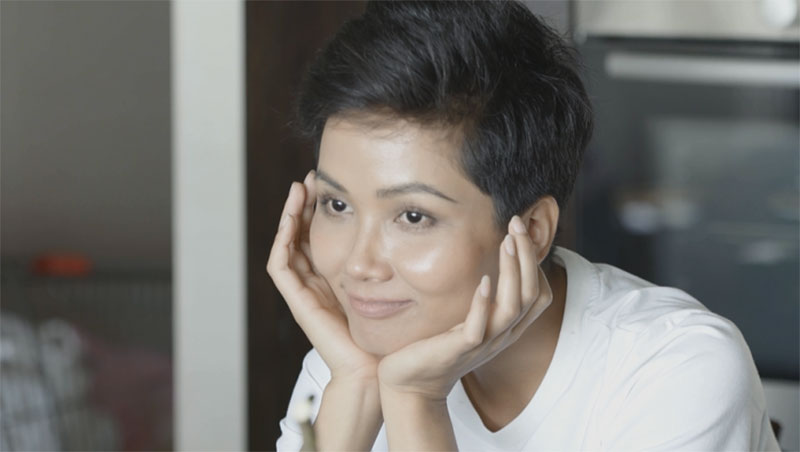 HHen Niê lần đầu bật mí về tuổi thơ lanh chanh cũng như điều mẹ nghiêm cấm khi thành Hoa hậu