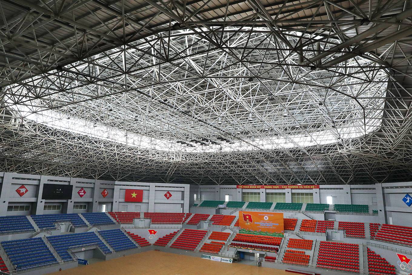 Nhà thi đấu hơn 1.000 tỷ đồng hoạt động cầm chừng