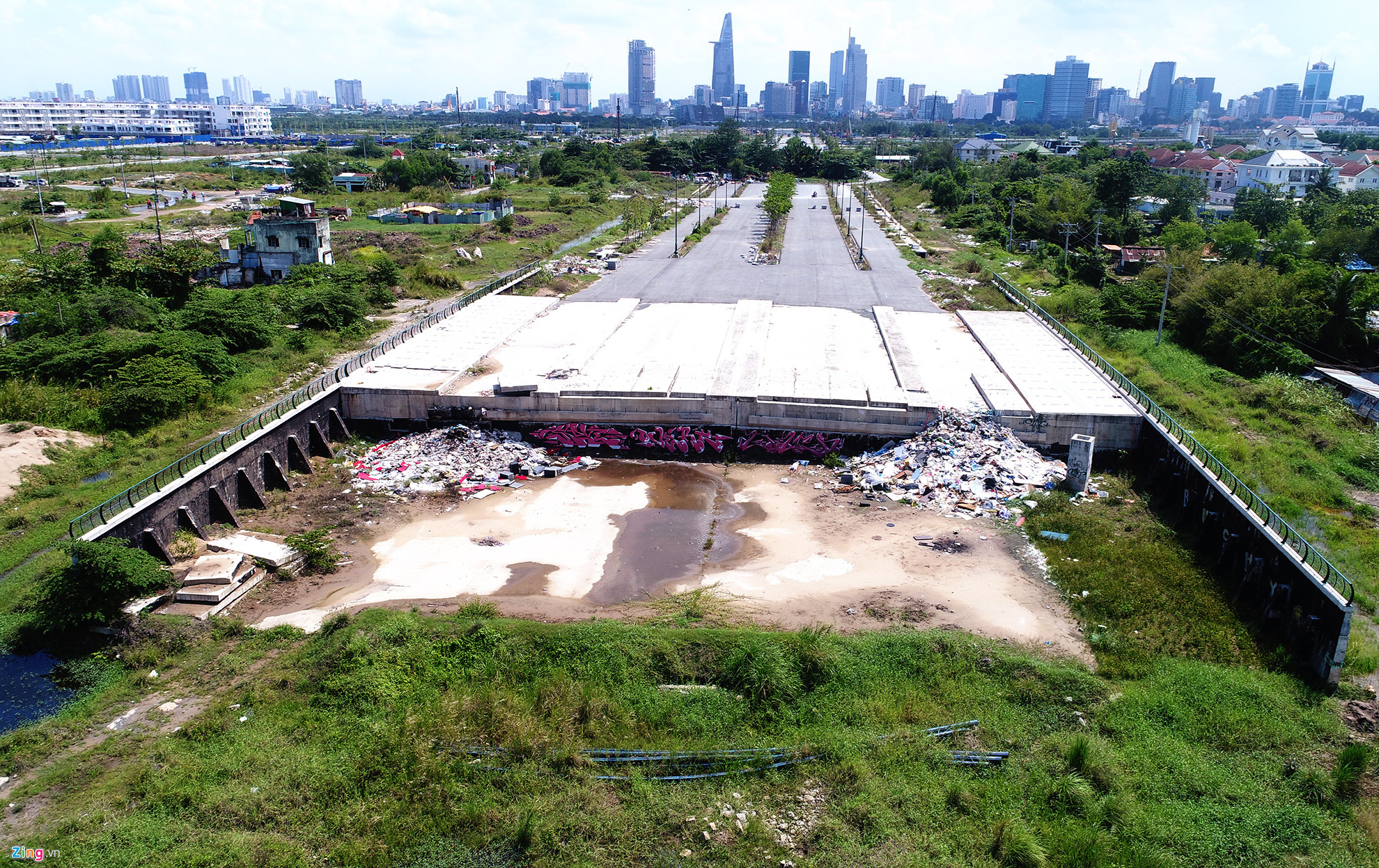 Video ảnh: Cận cảnh 4 tuyến đường 12.000 tỷ ở Thủ Thiêm do ông Tất Thành Cang ký