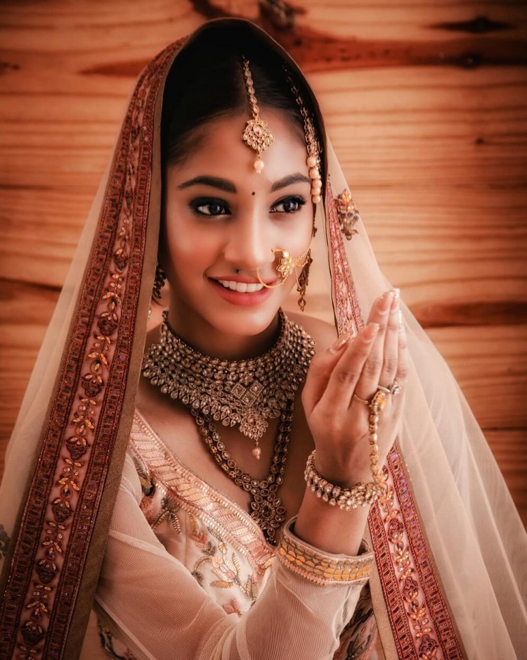 Tiểu Vy gặp hạn khi vô tình đối đầu với cái máy nói trong phần thi đấu trí ở Miss World