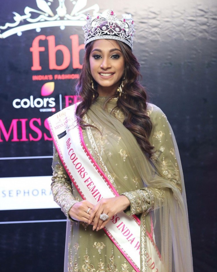 Tiểu Vy gặp hạn khi vô tình đối đầu với cái máy nói trong phần thi đấu trí ở Miss World