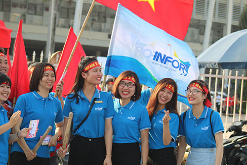 Sân Mỹ Đình: Nhiều hot girl có mặt từ sớm tiếp lửa cho đội tuyển Việt Nam gặp Malaysia