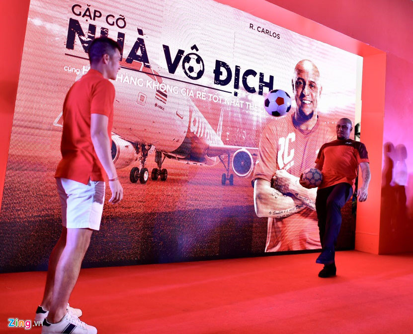 Huyền thoại Roberto Carlos giao lưu cùng người hâm mộ tại sân Mỹ Đình