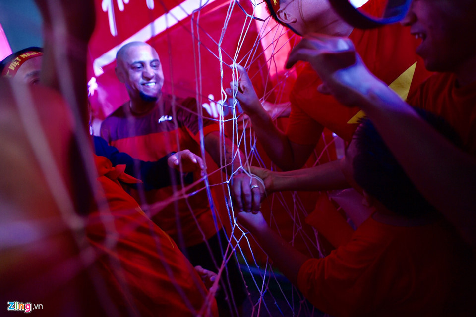 Huyền thoại Roberto Carlos giao lưu cùng người hâm mộ tại sân Mỹ Đình