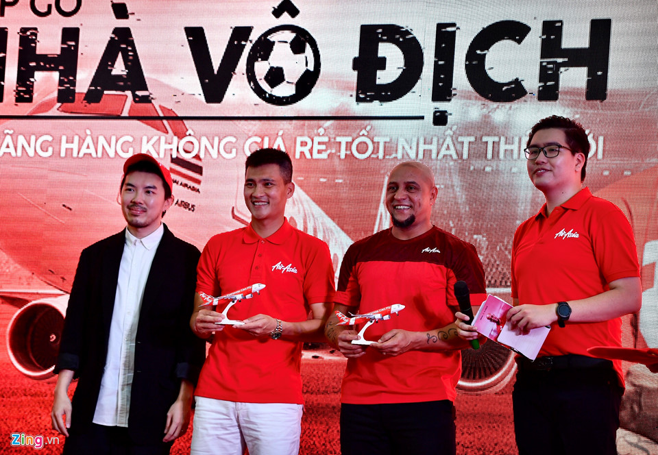 Huyền thoại Roberto Carlos giao lưu cùng người hâm mộ tại sân Mỹ Đình