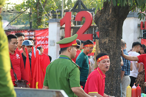 Roberto Carlos tới sân Mỹ Đình, an ninh thắt chặt trước trận Việt Nam gặp Malaysia