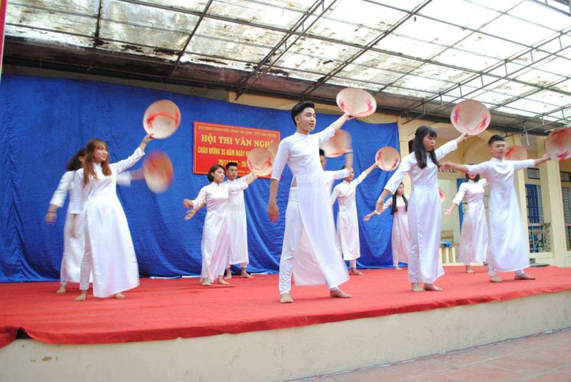 Loạt ảnh chứng minh việc diện váy, múa dẻo đã không còn là đặc thù của cánh con gái