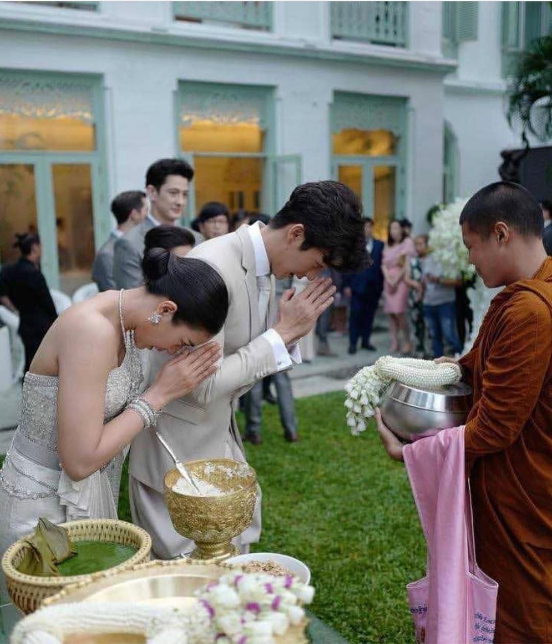 Đám cưới cặp quyền lực nhất Tbiz Push Puttichai và Jooy: Hôn lễ truyền thống siêu sang, dàn phù dâu phù rể khủng