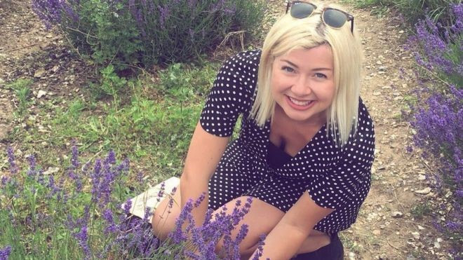 Chứng bệnh bất ngờ khiến cô gái 19 tuổi thấy mình như bà lão