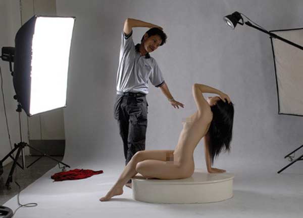 Đuổi khỏi hồ vì ô uế sen, người yêu đánh ghen..: Bi hài sau tấm ảnh nude Việt