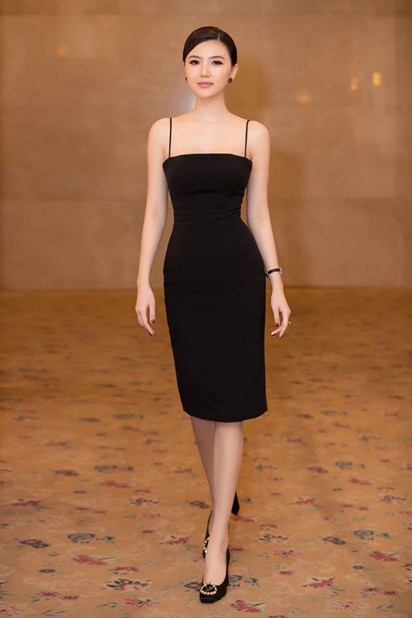 Đẳng cấp nữ hoàng sắc đẹp Ngọc Duyên: 6 tháng sau sinh đã dáng chuẩn từng milimet, diện đầm ôm sát chẳng hề kém Hà Hồ