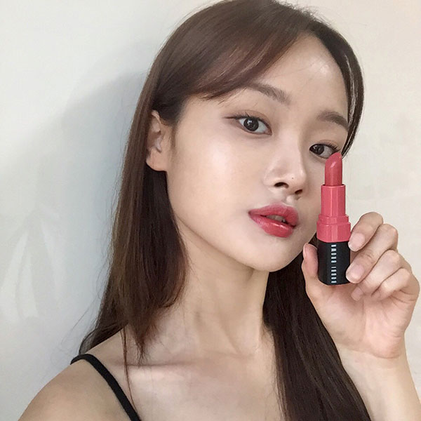 Tưởng chỉ được cái bóng nhẫy nhưng son nhiều dưỡng lên môi đẹp đến không ngờ, nàng công sở khó mà không mê Tưởng chỉ được cái bóng nhẫy nhưng son nhiều dưỡng lên môi đẹp đến không ngờ, nàng công sở khó mà không mê